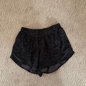 Lululemon Hotty Hot Shorts 4”